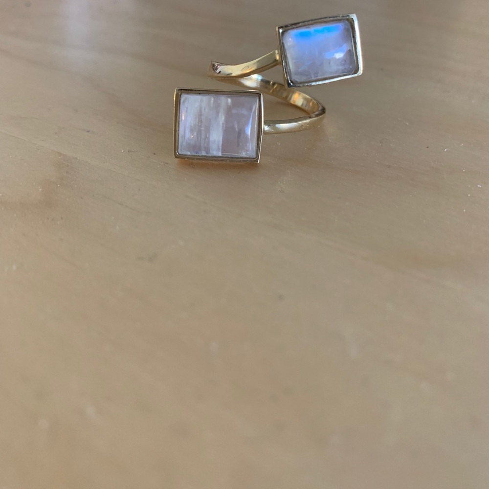 18k gold ring with rainbow moonstone